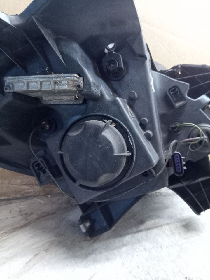 2011 BUICK ENCLAVE 6cyl Gasoline 3.6 Left HEADLAMP ASSEMBLY - 227733 — photo 5