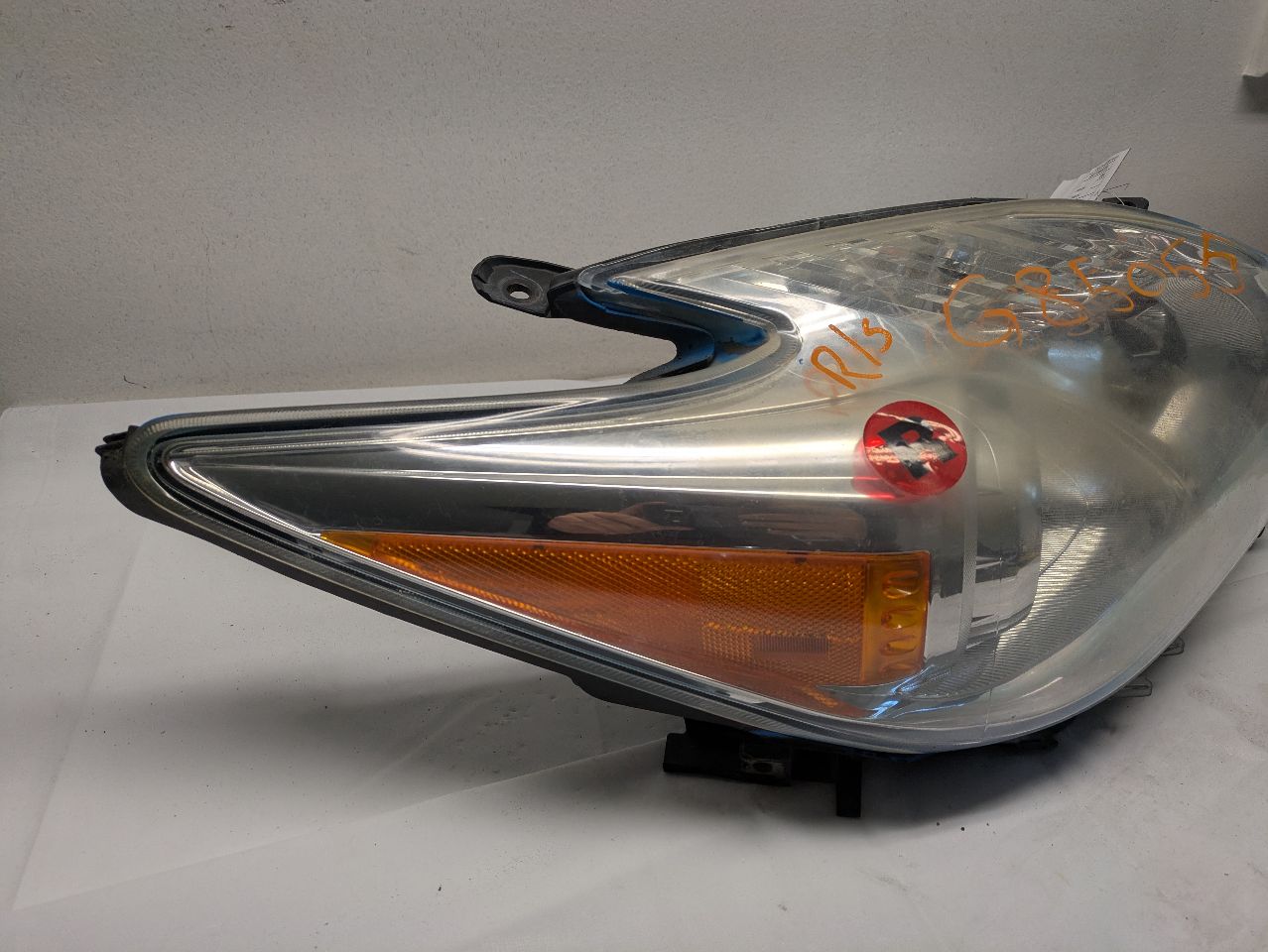 2014 TOYOTA PRIUS 4cyl Hybrid 1.8 Right HEADLAMP ASSEMBLY - 228127 — photo 1