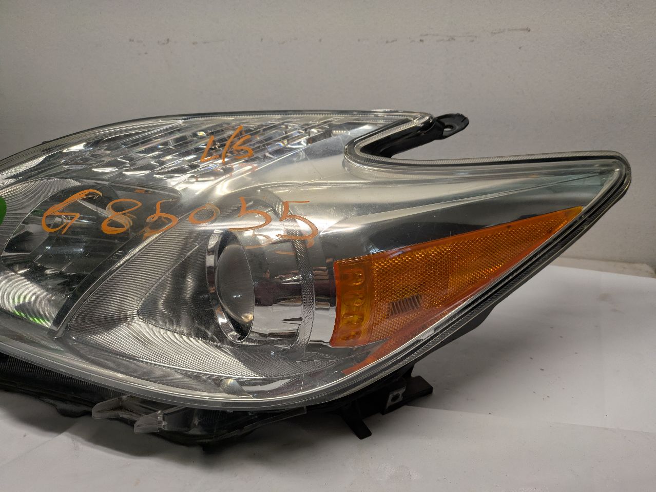 2014 TOYOTA PRIUS 4cyl Hybrid 1.8 Left HEADLAMP ASSEMBLY - 228128 — photo 2