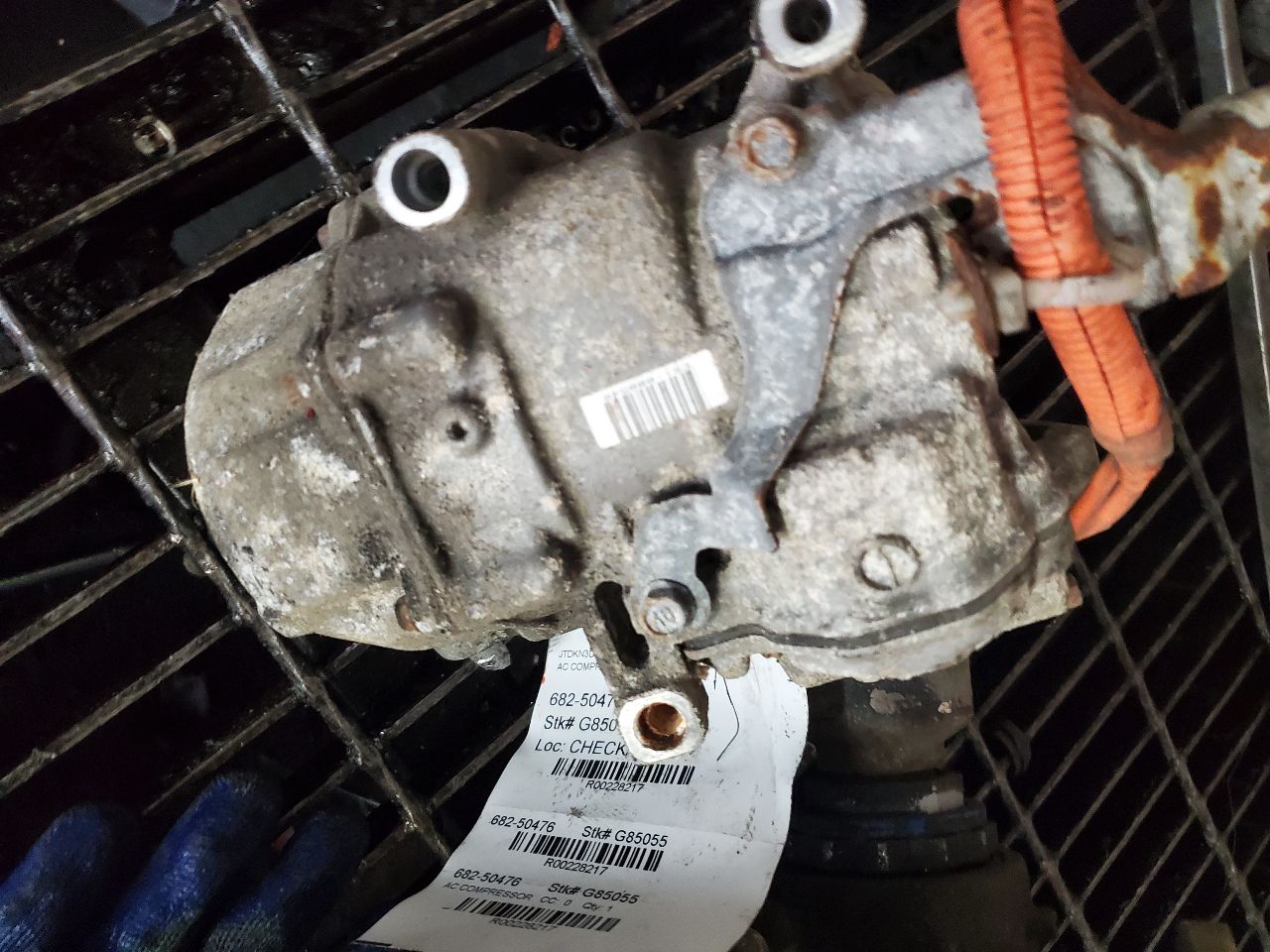 2014 TOYOTA PRIUS 4cyl Hybrid 1.8 AC COMPRESSOR - 228217 — photo 5