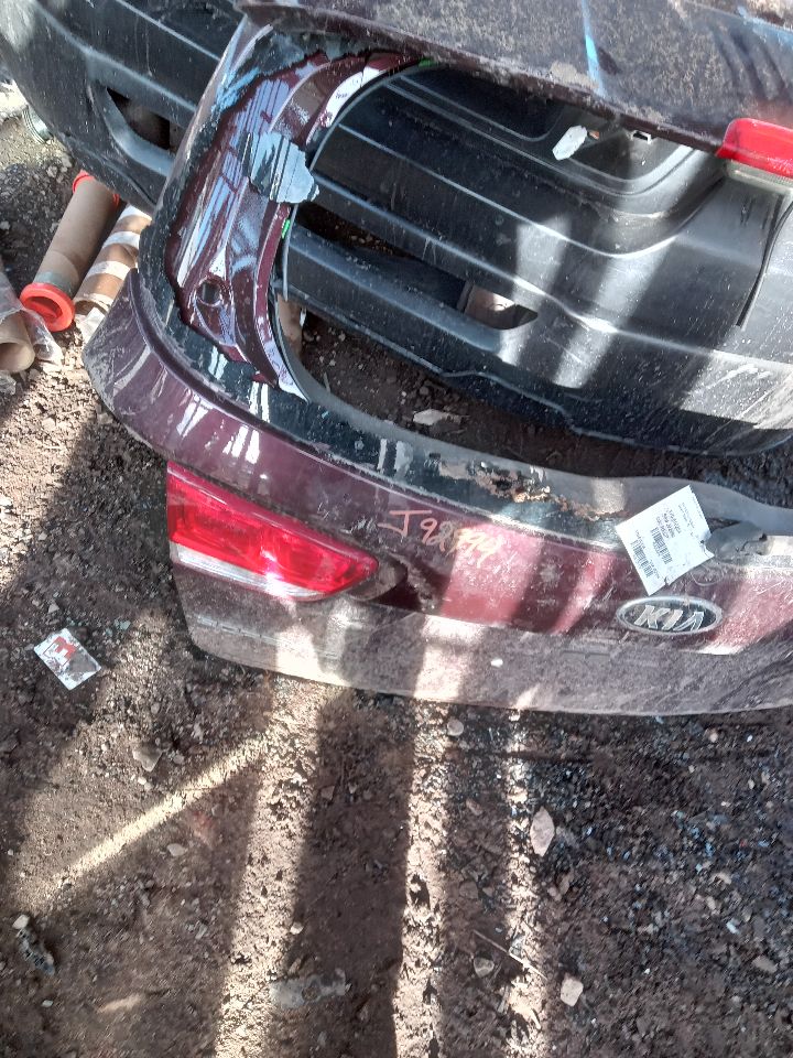 2017 KIA SORENTO 6cyl Gasoline 3.3 Decklid  Tailgate - 229376 — photo 4