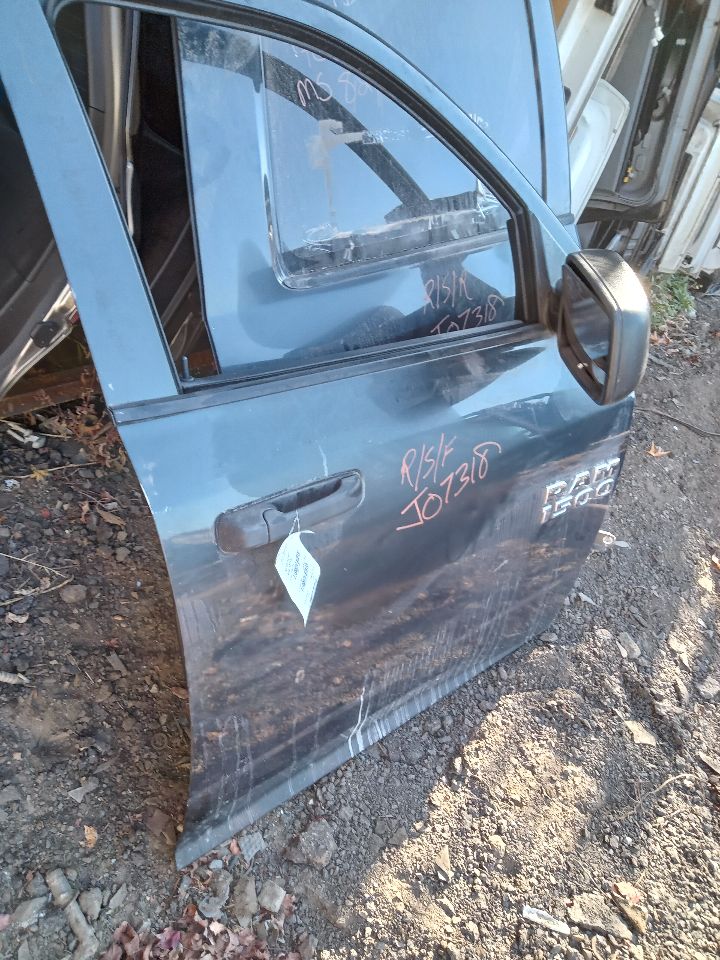 2014 DODGE 1500 PICKUP 8cyl Gasoline 5.7 HEMI Right DOOR ASSEMBLY, FR - 229402 — photo 3