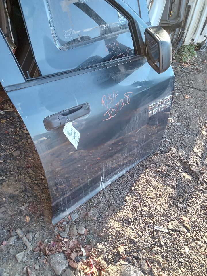 2014 DODGE 1500 PICKUP 8cyl Gasoline 5.7 HEMI Right DOOR ASSEMBLY, FR - 229402 — photo 4