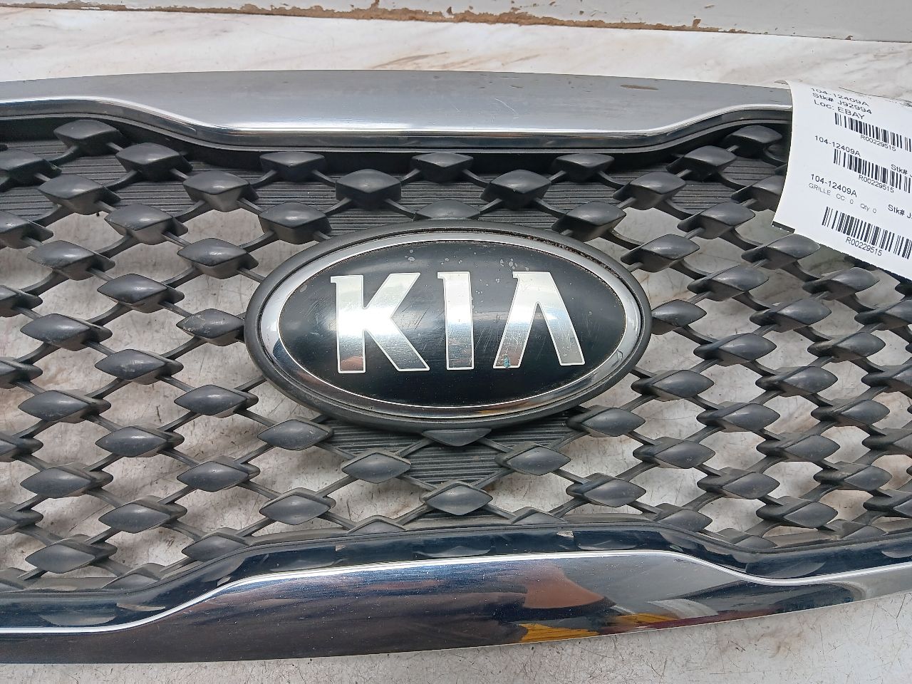 2017 KIA SORENTO 6cyl Gasoline 3.3 GRILLE - 229515 — photo 5