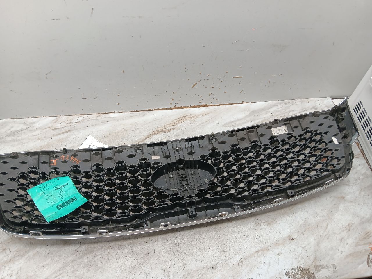 2017 KIA SORENTO 6cyl Gasoline 3.3 GRILLE - 229515 — photo 6