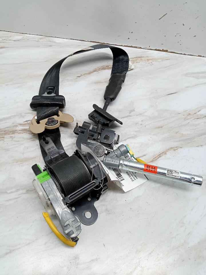 2012 HYUNDAI ACCENT 4cyl Gasoline 1.6 DOHC Seat Belt, Front - 23104 — photo 2