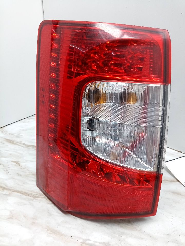 2013 CHRYSLER TOWN & COUNTRY Left TAIL LAMP - 23168 — photo 1