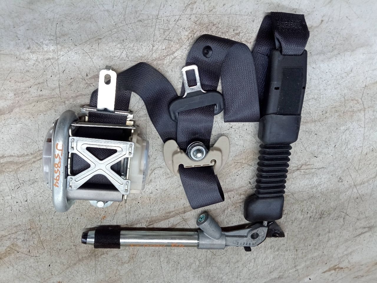 2013 KIA OPTIMA Seat Belt, Front - 232390 — photo 1