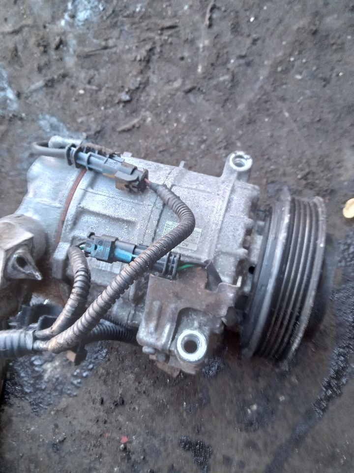 2012 CHEVROLET EQUINOX 4cyl Gasoline 2.4 AC COMPRESSOR - 232630 — photo 2