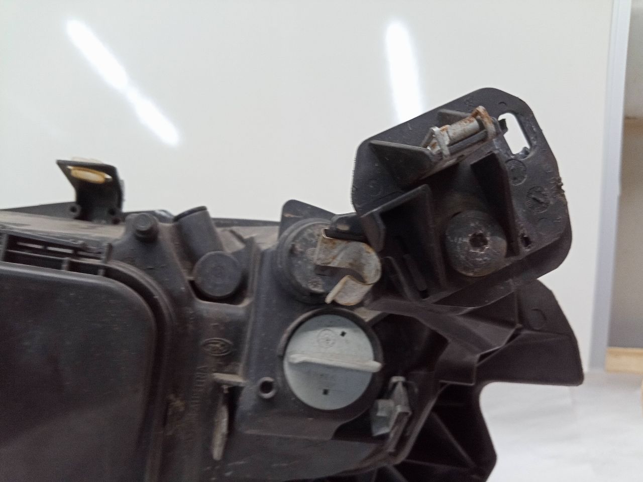 2007 BMW 328i Right HEADLAMP ASSEMBLY - 23353