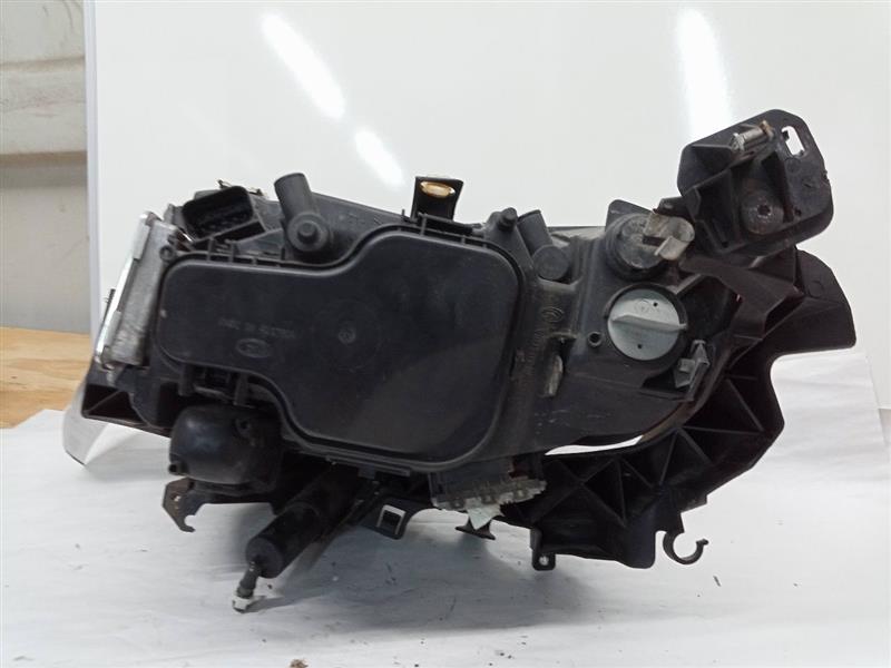 2007 BMW 328i Right HEADLAMP ASSEMBLY - 23353 — photo 4