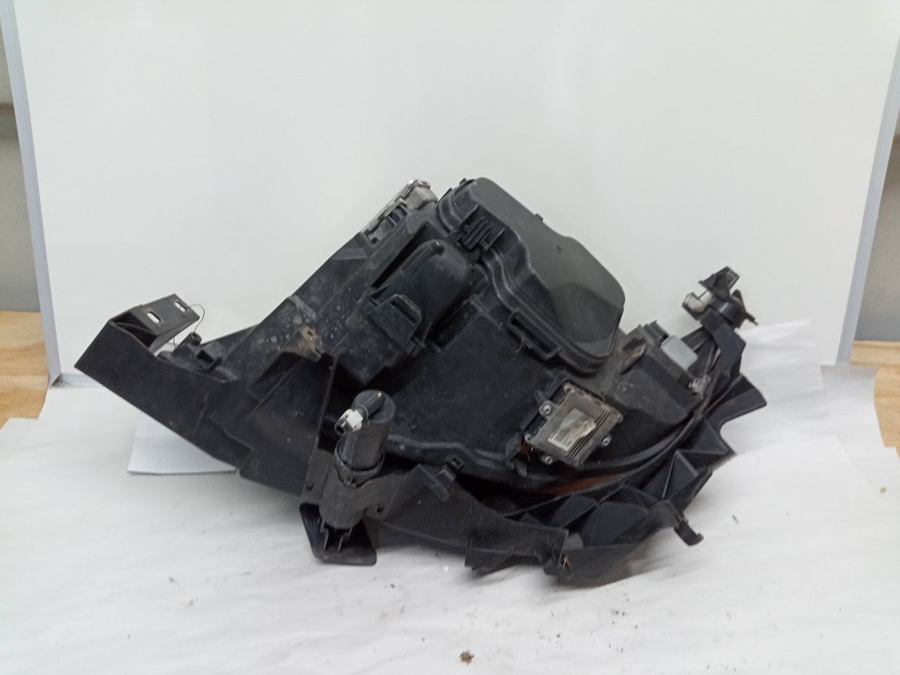 2007 BMW 328i Right HEADLAMP ASSEMBLY - 23353 — photo 7