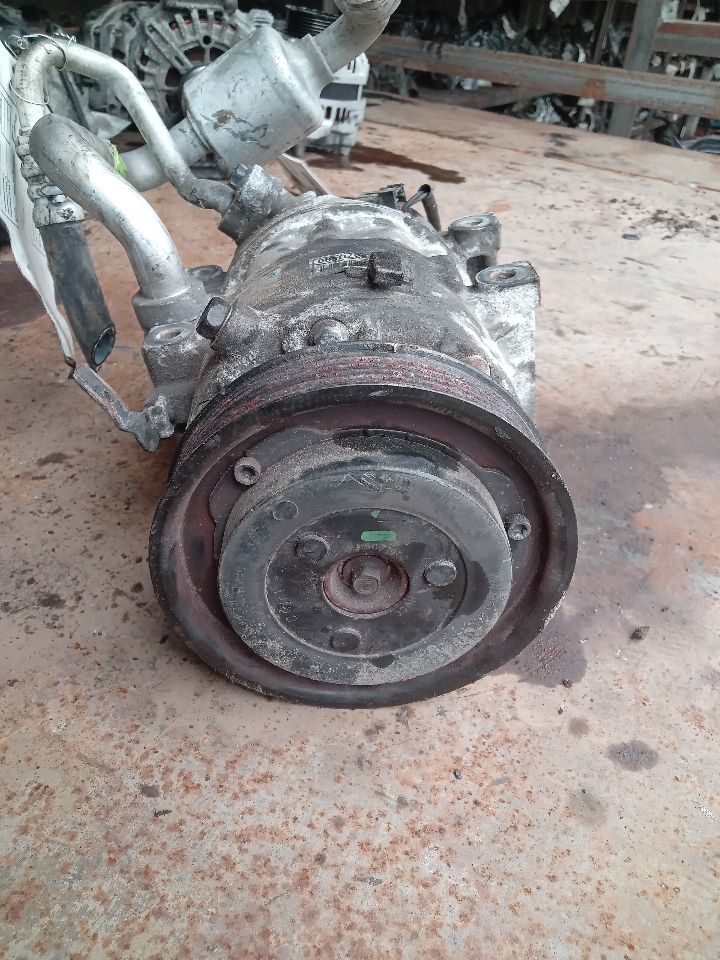 2017 HYUNDAI SANTA FE 2.4L 4cyl Gasoline VVT AC COMPRESSOR - 235012 — photo 2