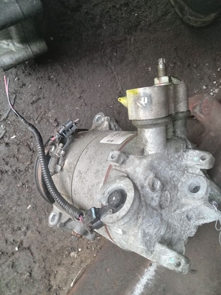 2015 GMC TERRAIN 4cyl Gasoline 2.4 AC COMPRESSOR - 235070 — photo 2