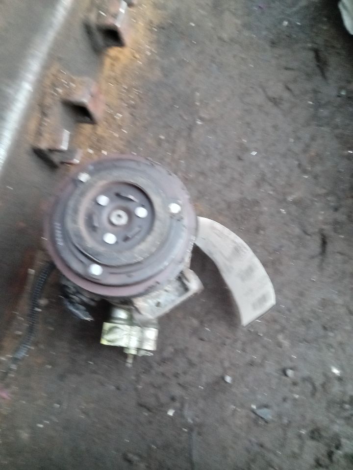 2015 GMC TERRAIN 4cyl Gasoline 2.4 AC COMPRESSOR - 235070 — photo 4