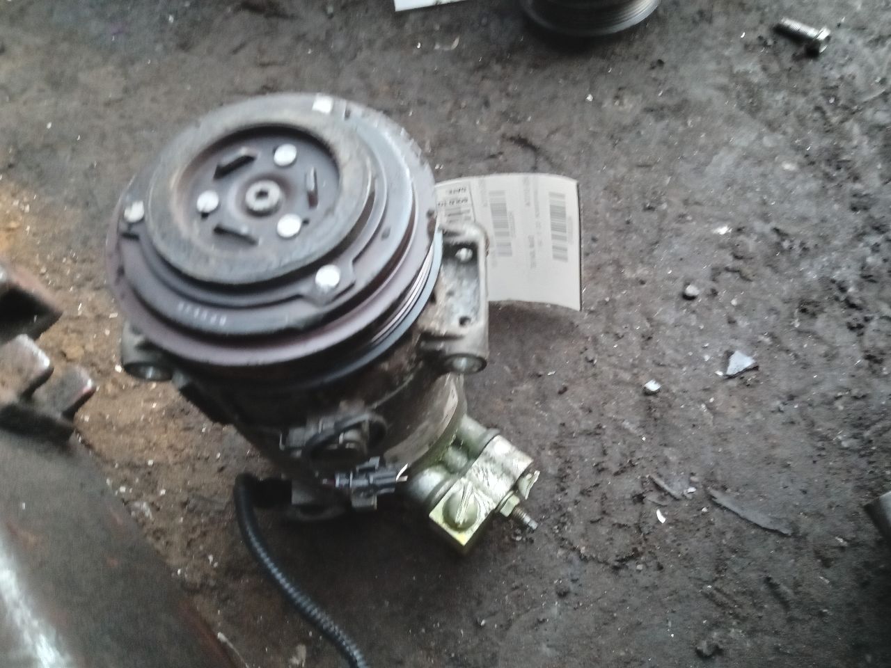 2015 GMC TERRAIN 4cyl Gasoline 2.4 AC COMPRESSOR - 235070 — photo 5