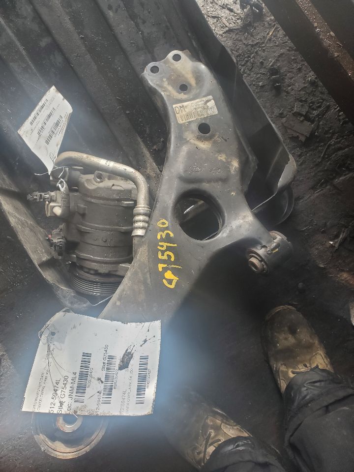 2017 HYUNDAI SANTA FE 6cyl Gasoline 3.3 Left LOWER CNTRL ARM, FR - 235422 — photo 1
