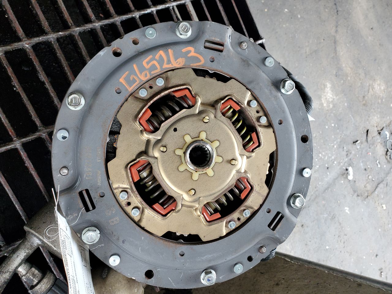 2013 LEXUS CT200H 4cyl Hybrid 1.8 Flywheel/Flex Plate - 235520 — photo 1