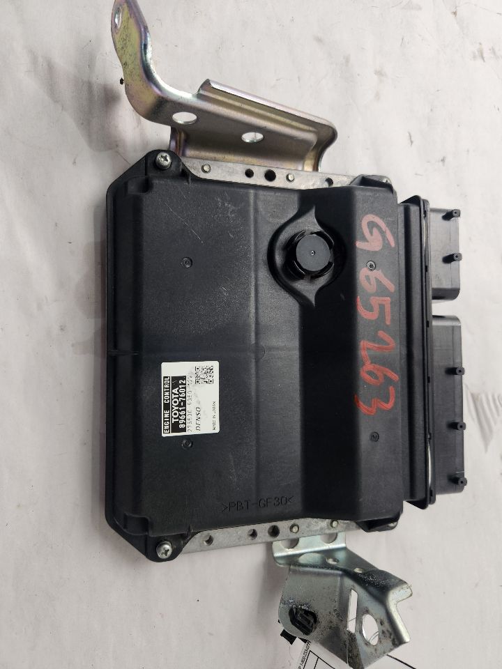 2013 LEXUS CT200H 4cyl Hybrid 1.8 Eng/Motor Cont Mod - 235551 — photo 4