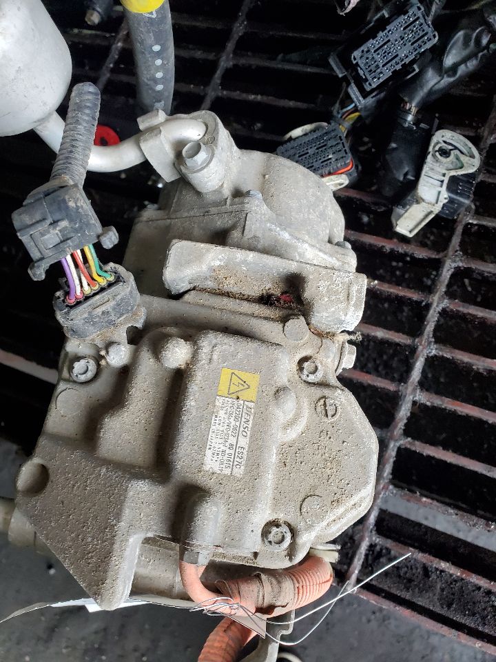 2013 LEXUS CT200H 4cyl Hybrid 1.8 AC COMPRESSOR - 235564 — photo 1