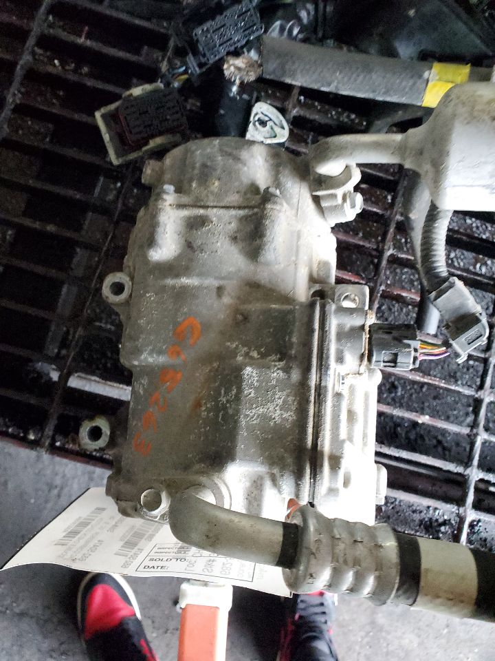 2013 LEXUS CT200H 4cyl Hybrid 1.8 AC COMPRESSOR - 235564 — photo 2