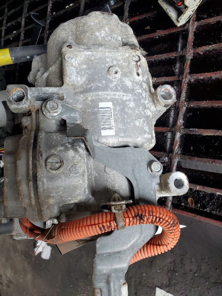 2013 LEXUS CT200H 4cyl Hybrid 1.8 AC COMPRESSOR - 235564 — photo 3