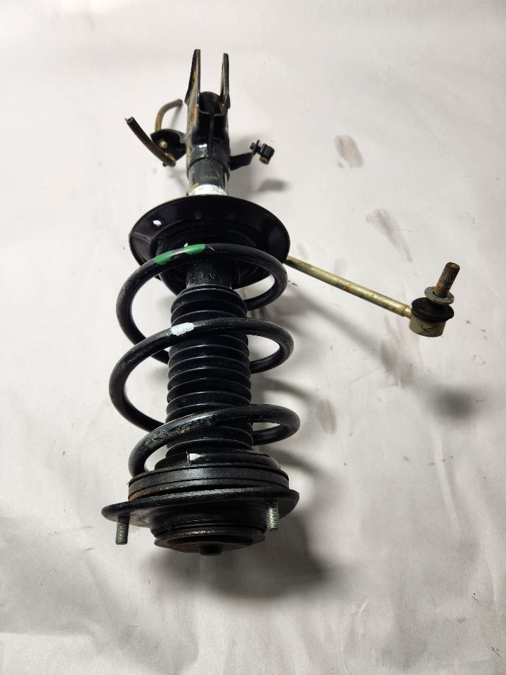 2024 SUBARU XV CROSSTREK Left STRUT - 236297 — photo 1