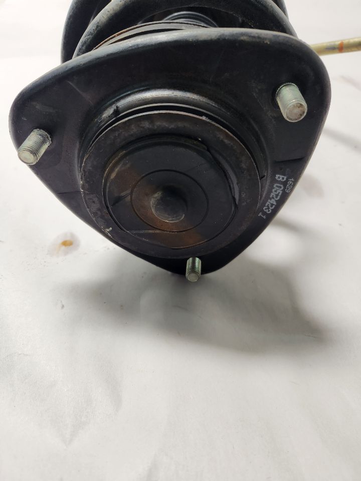 2024 SUBARU XV CROSSTREK Left STRUT - 236297 — photo 2