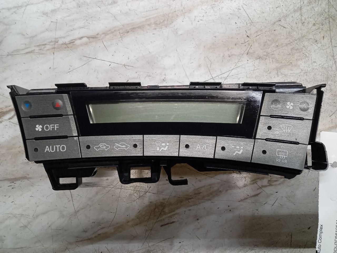 2013 TOYOTA PRIUS 4cyl Hybrid 1.8 TEMP CONTROL - 236388 — photo 2
