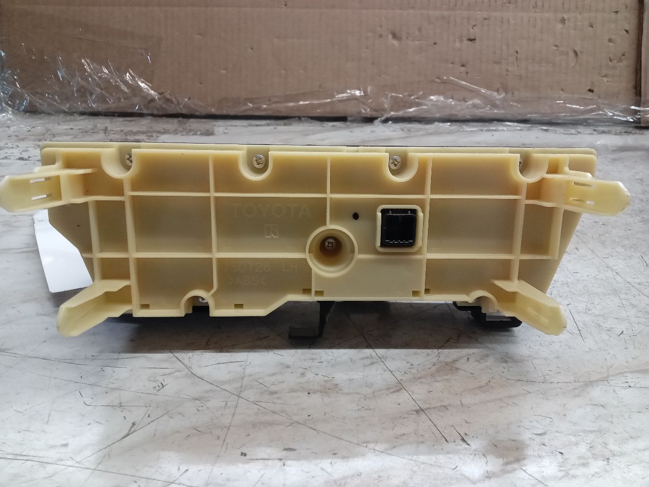 2013 TOYOTA PRIUS 4cyl Hybrid 1.8 TEMP CONTROL - 236388 — photo 4