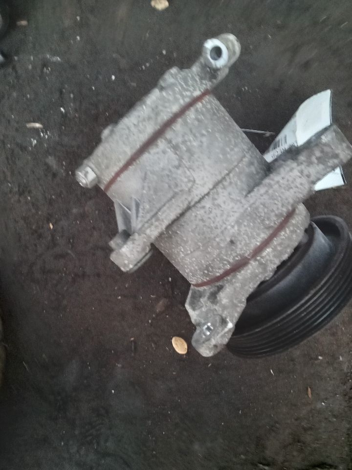 2012 JEEP LIBERTY 6cyl Gasoline 3.7 AC COMPRESSOR - 236591 — photo 2