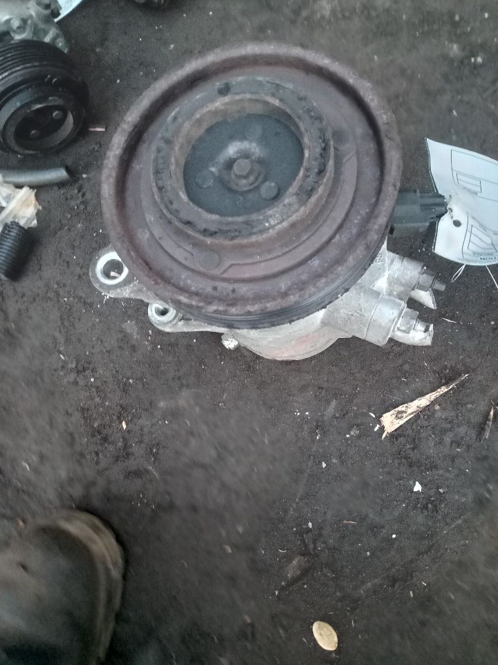 2012 JEEP LIBERTY 6cyl Gasoline 3.7 AC COMPRESSOR - 236591 — photo 4