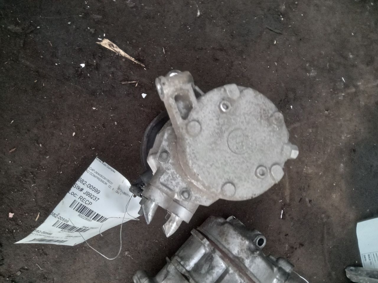 2012 JEEP LIBERTY 6cyl Gasoline 3.7 AC COMPRESSOR - 236591 — photo 5