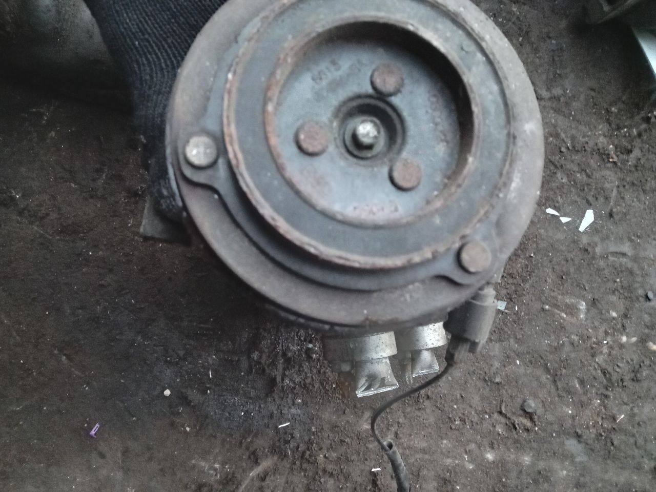 2008 FORD TAURUS 6cyl Gasoline 3.5 AC COMPRESSOR - 236603 — photo 4