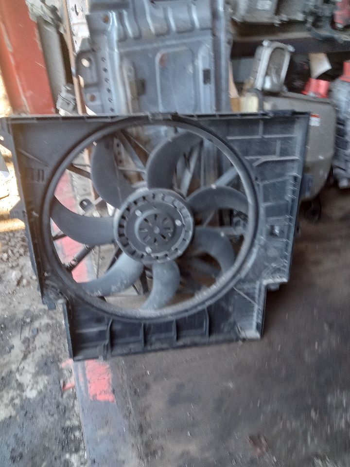 2014 BMW X3 4cyl Gasoline Turbo 2.0 RAD COND FAN MOTOR - 237175 — photo 2