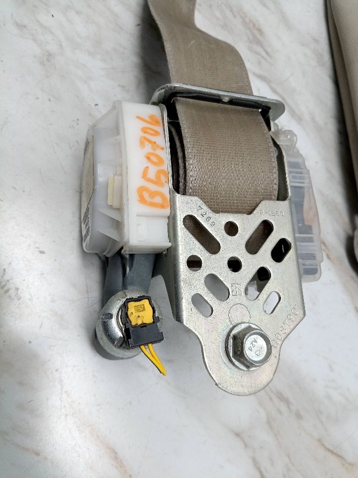 2013 SUBARU LEGACY 4cyl Gasoline 2.5 Seat Belt, Front - 23731 — photo 4