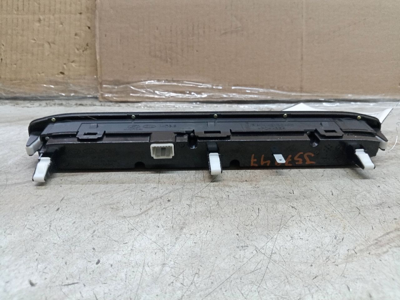 2016 KIA SEDONA 6cyl Gasoline 3.3 Radio Audio - 237700 — photo 2