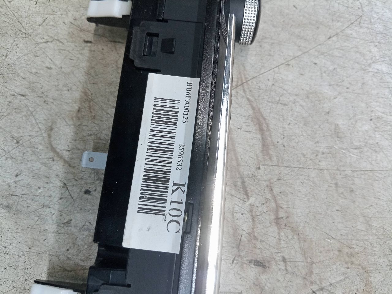 2016 KIA SEDONA 6cyl Gasoline 3.3 Radio Audio - 237700 — photo 4