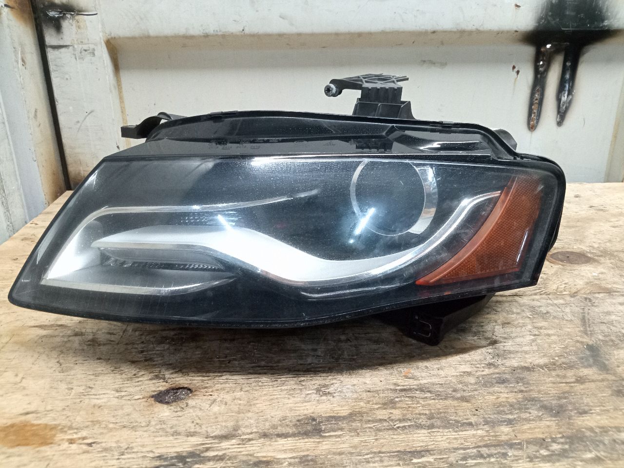 2009 AUDI A4 Left HEADLAMP ASSEMBLY - 2380 — photo 1