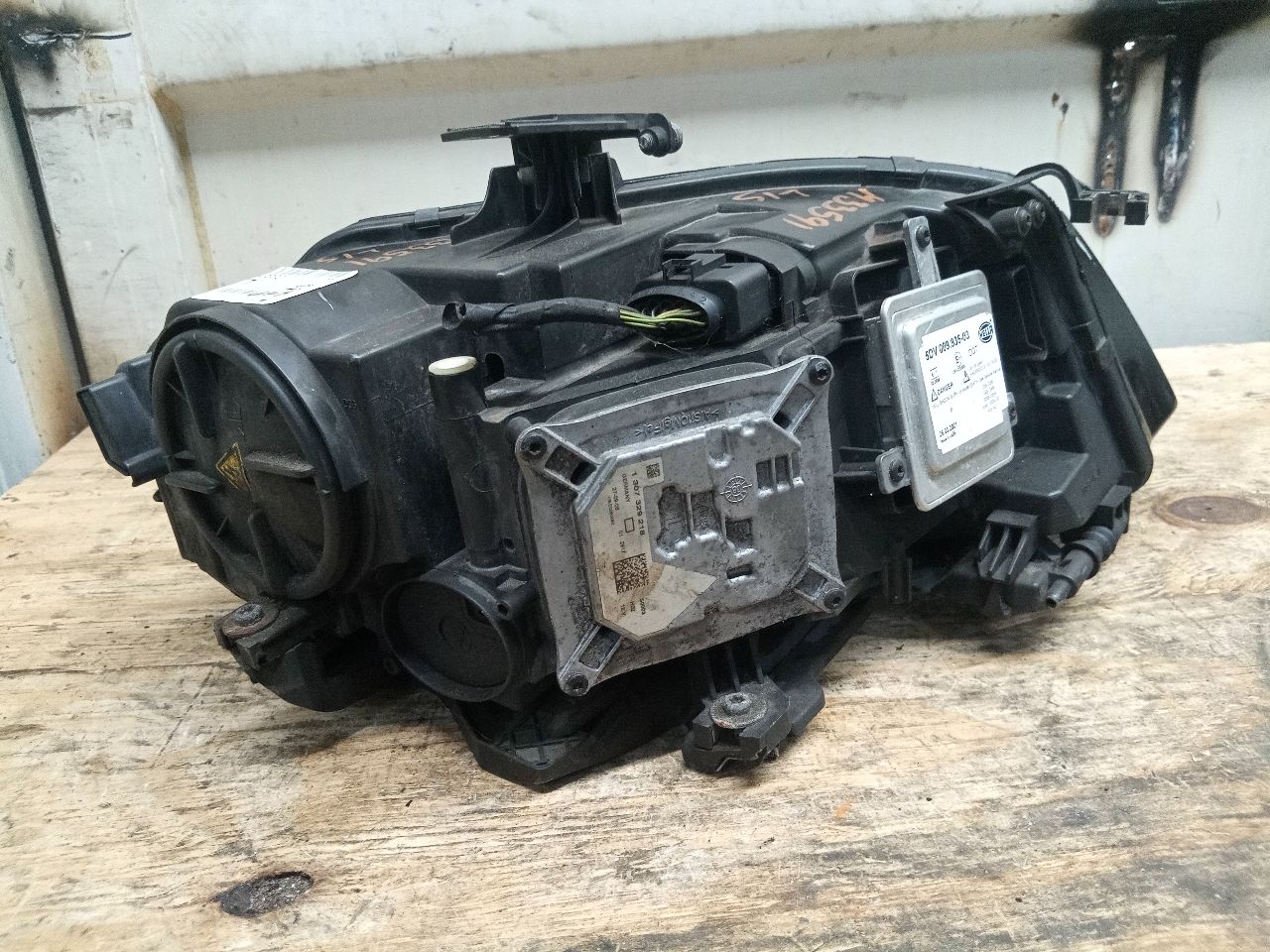 2009 AUDI A4 Left HEADLAMP ASSEMBLY - 2380 — photo 3