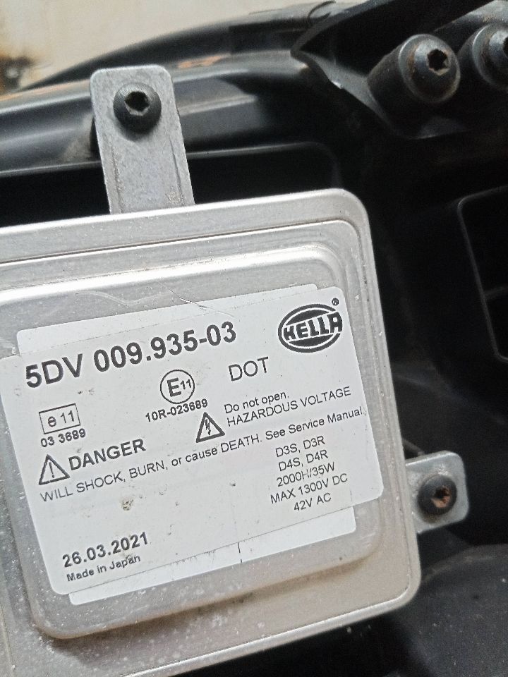 2009 AUDI A4 Left HEADLAMP ASSEMBLY - 2380 — photo 5