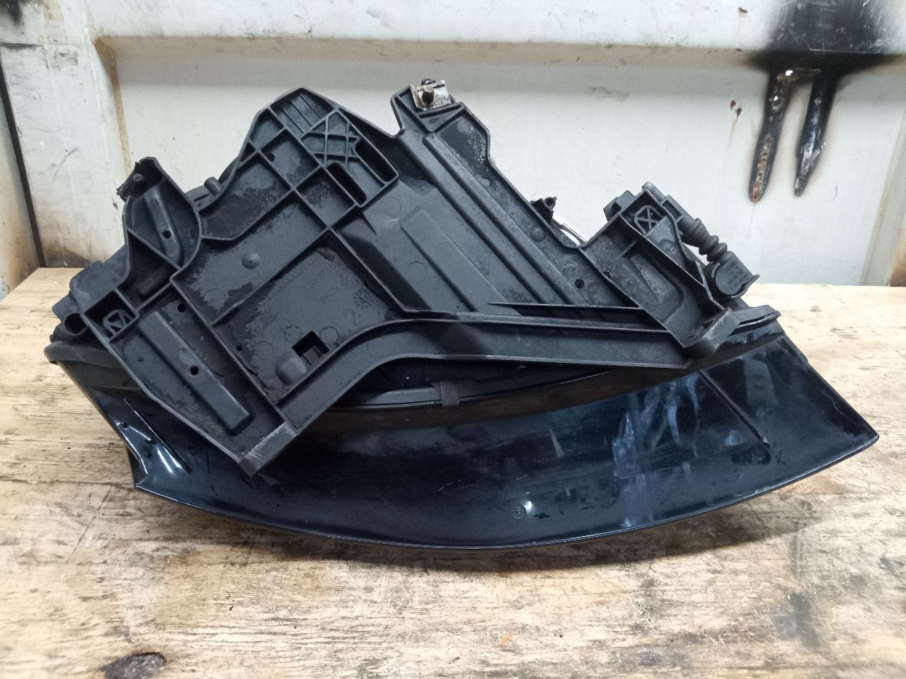 2009 AUDI A4 Left HEADLAMP ASSEMBLY - 2380 — photo 7