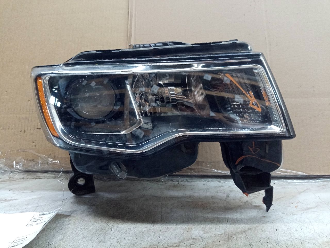 2018 JEEP GRAND CHEROKEE Right HEADLAMP ASSEMBLY - 238307 — photo 1