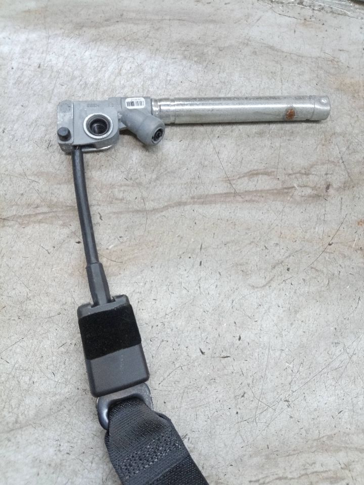 2017 AUDI A4 4cyl Gasoline Turbo 2.0 Seat Belt, Front - 238475 — photo 3