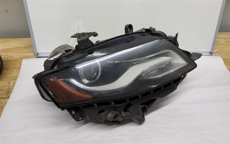 2011 AUDI A4 Right HEADLAMP ASSEMBLY - 23928 — photo 2