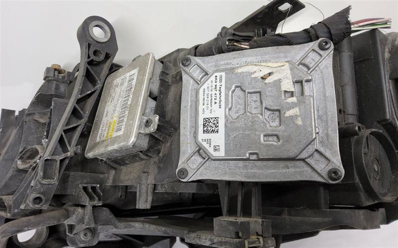 2011 AUDI A4 Right HEADLAMP ASSEMBLY - 23928 — photo 8