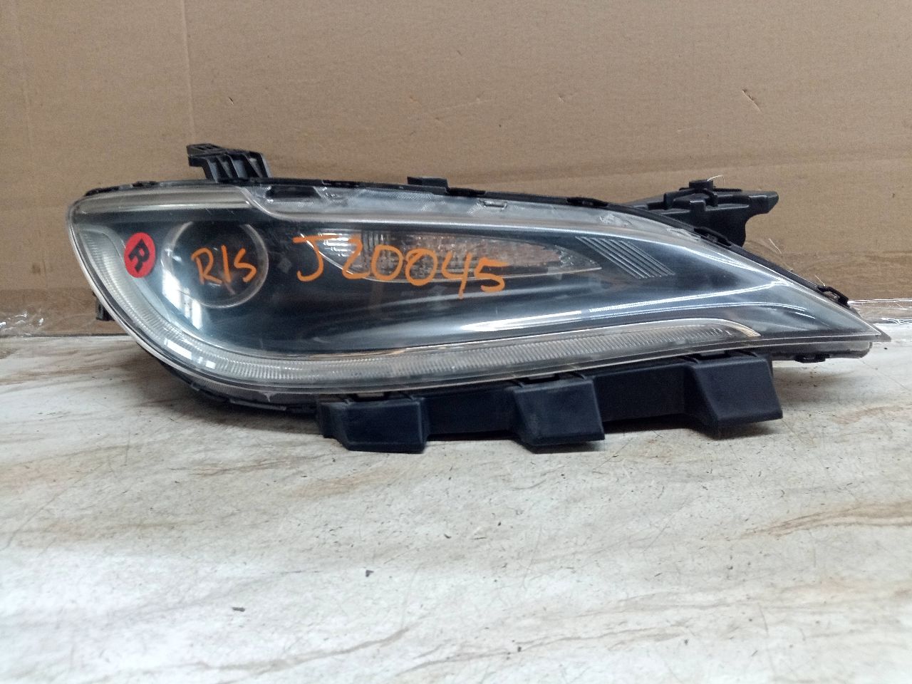 2015 CHRYSLER 200 4cyl Gasoline 2.4 Right HEADLAMP ASSEMBLY - 239298
