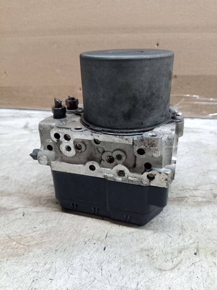 2011 TOYOTA SIENNA 6cyl Gasoline 3.5 Anti-lock Brake Pts - 239453 — photo 3