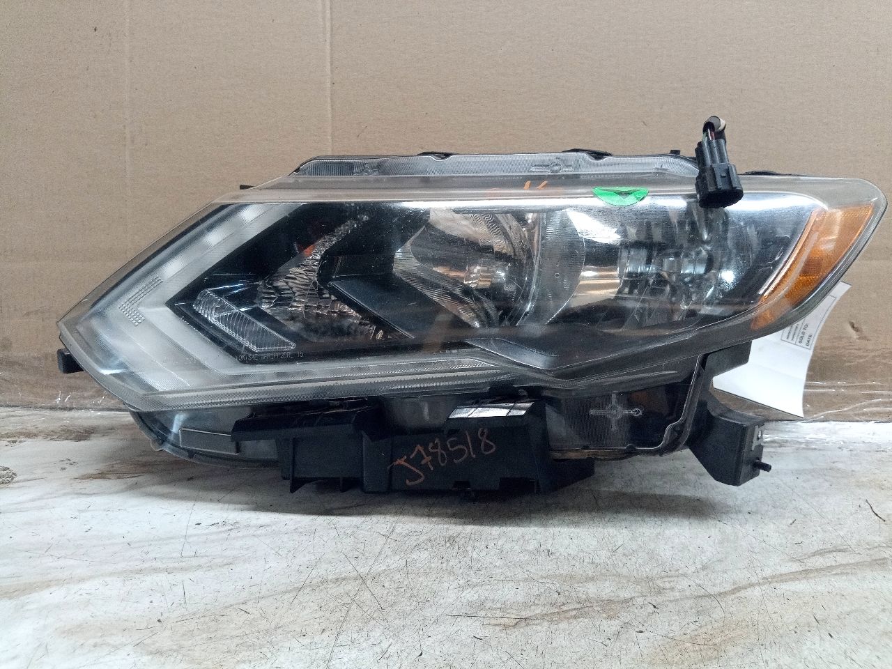 2017 NISSAN ROGUE 2.5L 4cyl Gasoline VVT Left HEADLAMP ASSEMBLY - 239561 — photo 1
