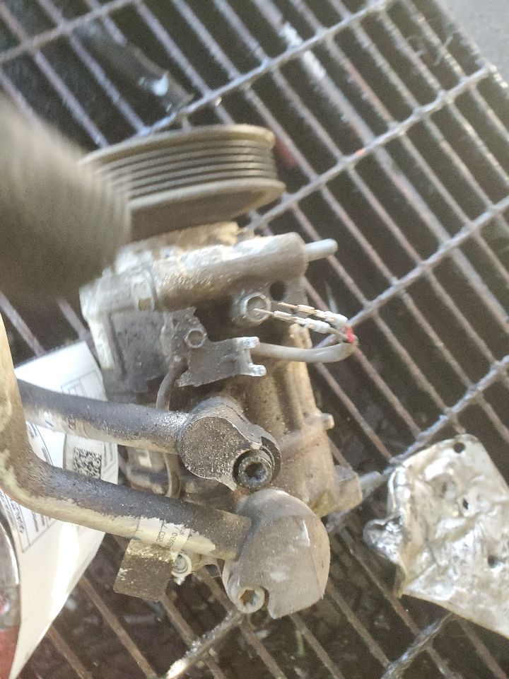 2015 AUDI Q5 6cyl Supercharged 3.0 AC COMPRESSOR - 239784 — photo 2